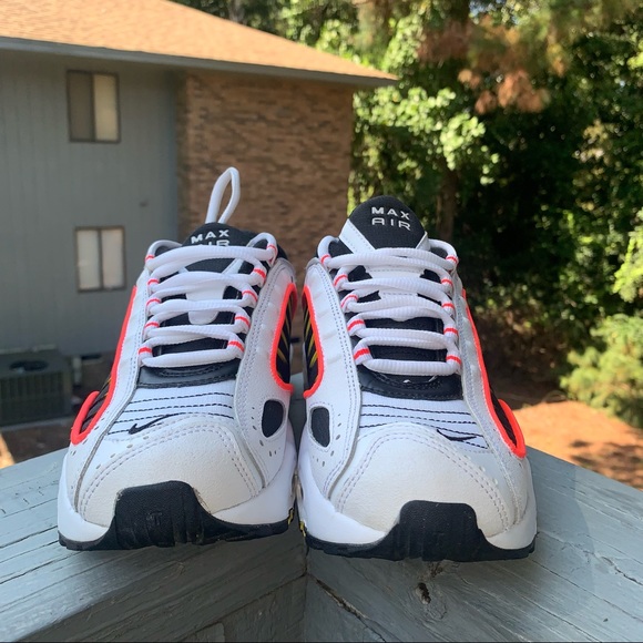 Air Max Tailwind 4 GS 'White Black Crimson' - Picture 4 of 10